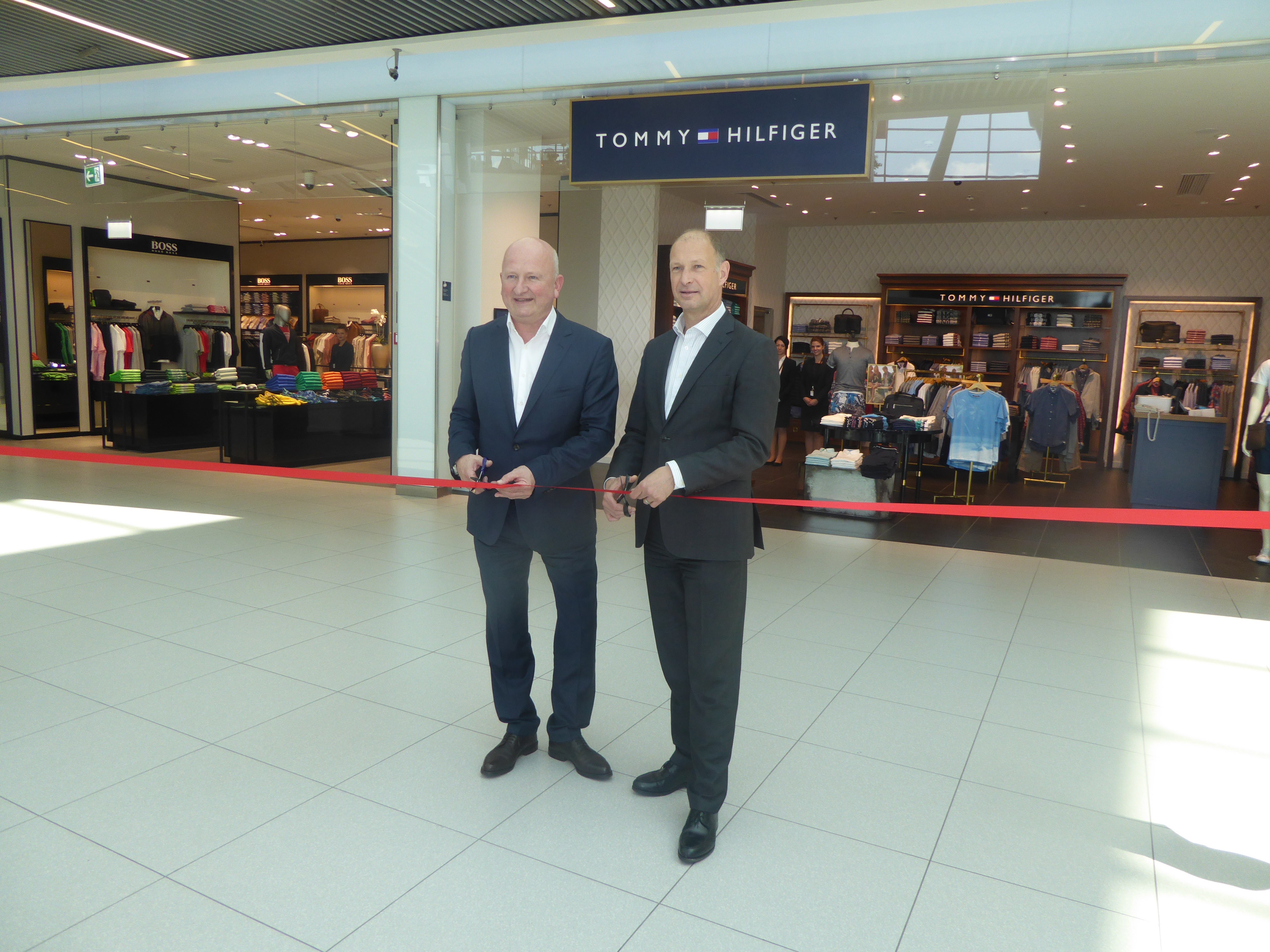 tommy hilfiger store in gateway