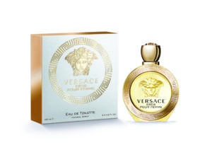 Eros Pour Femme is presented in an amphora-shaped bottle in reference to Greek mythology. This is underlined by the presence of Medusa and by the Greek fretwork motif around the bottle