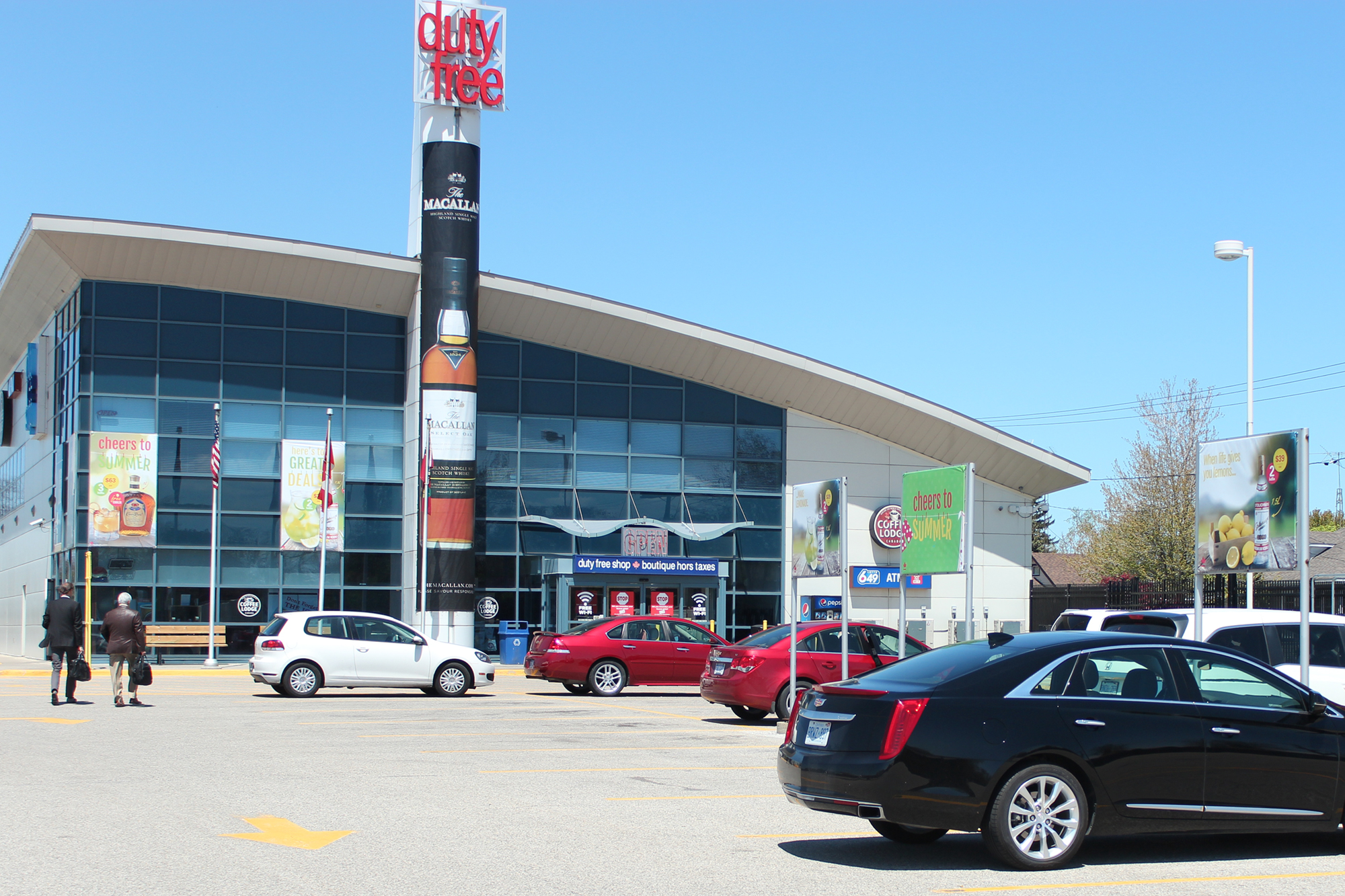 Blue Water Bridge Duty Free builds on store expansion : The Moodie Blue Water Bridge Duty Free builds on store expansion : The Moodie