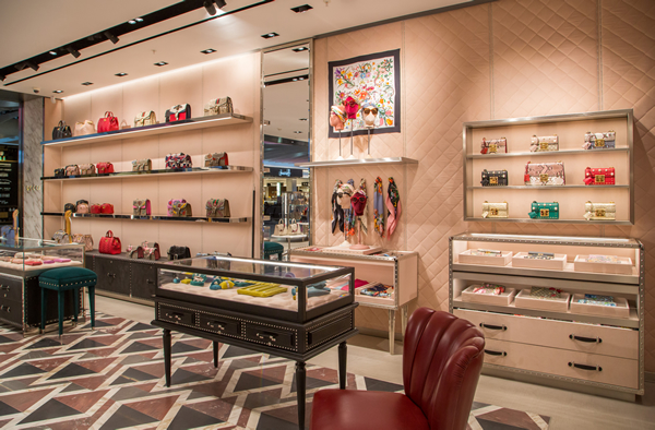 gucci store heathrow terminal 5