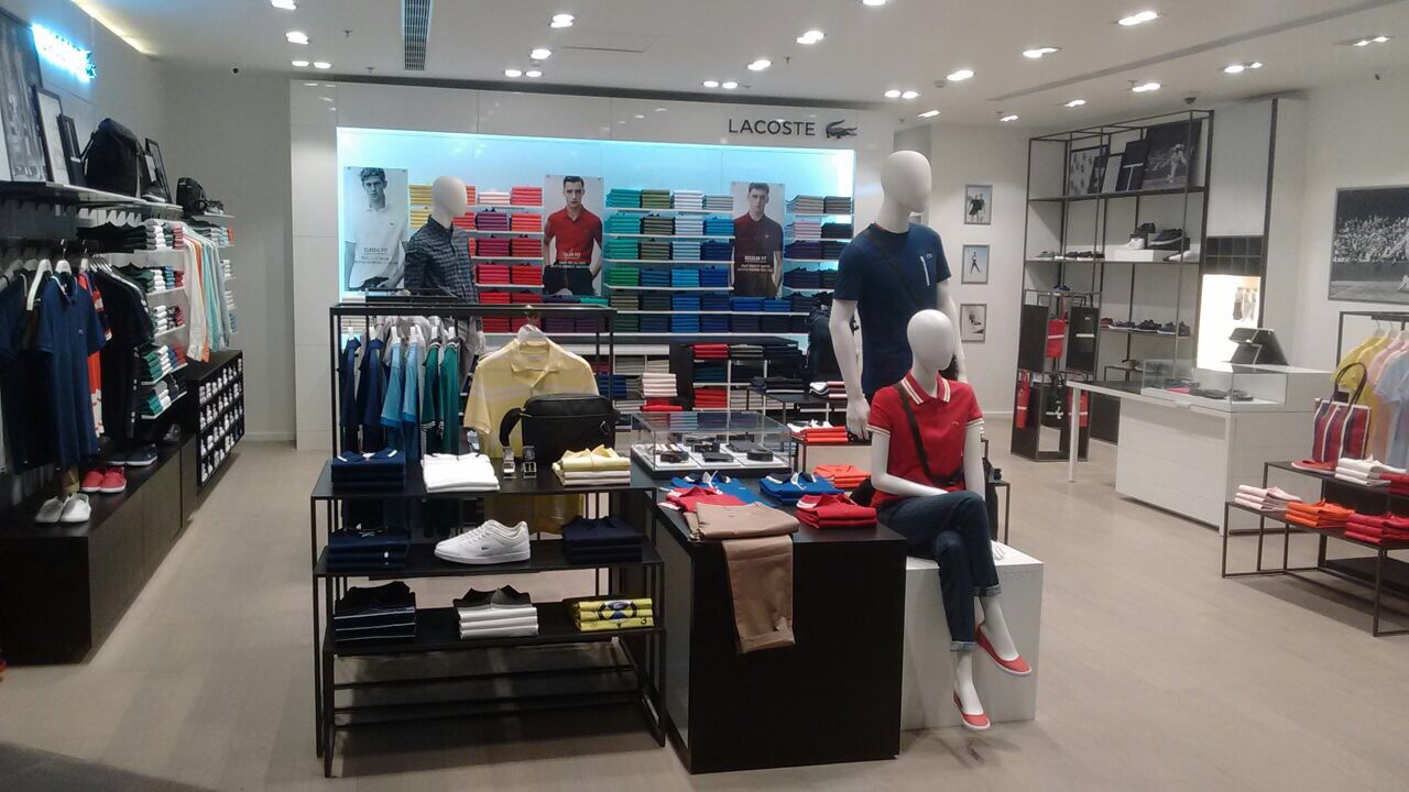 lacoste airport