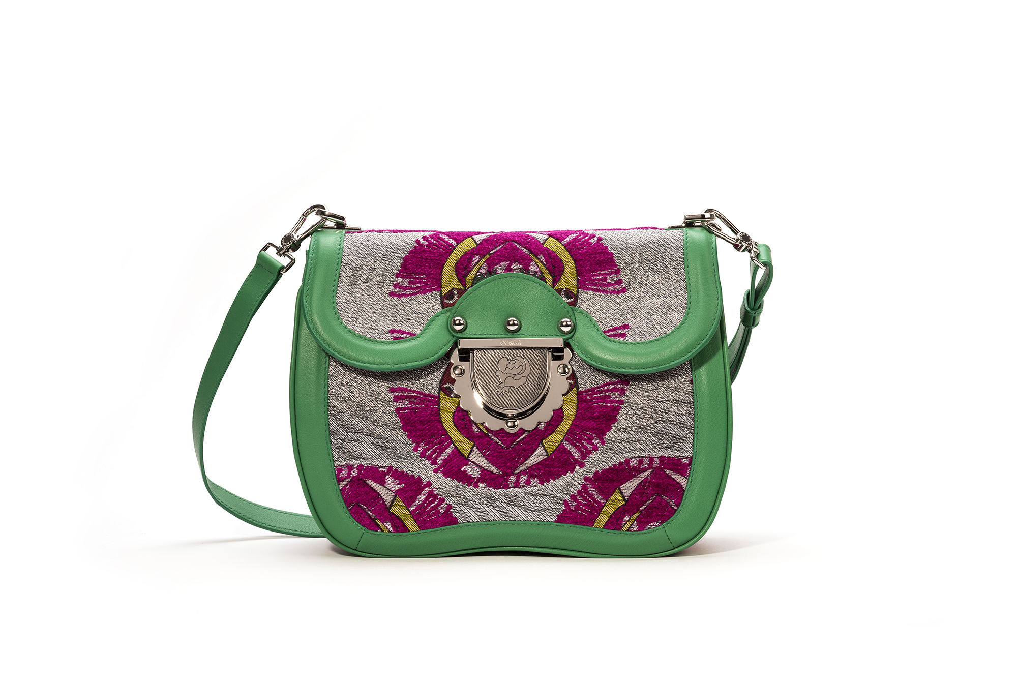 Nigerian women crochet bags from plastic waste Nigerian women crochet bags from plastic waste
