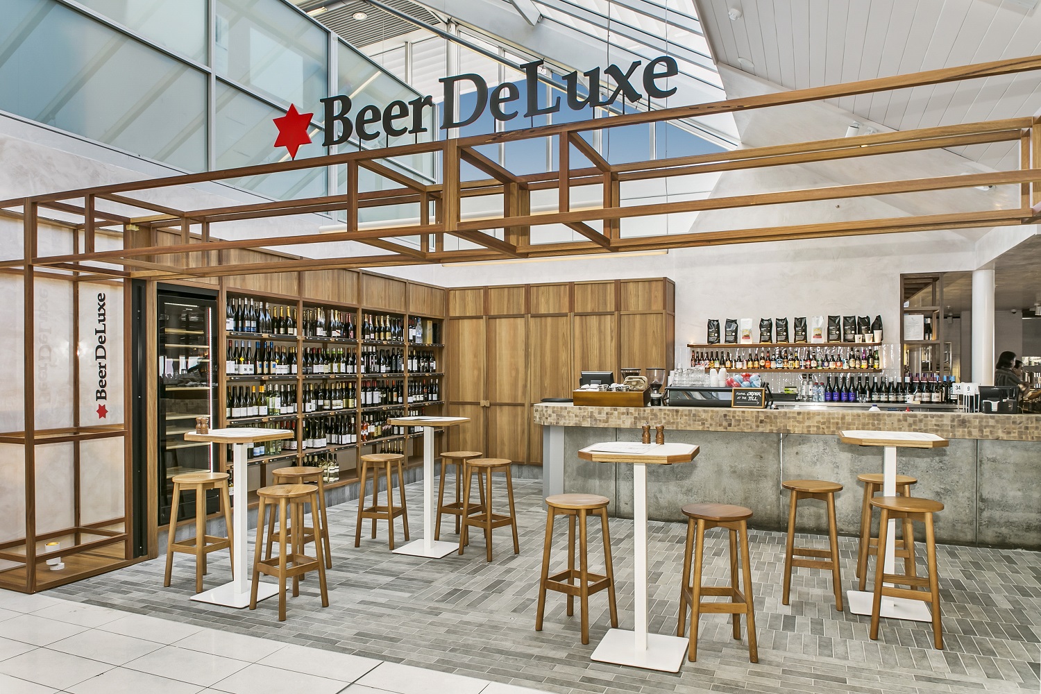 Sydney Airport Opens Signature Gourmet Bar Beer Deluxe In Terminal 2 The Moodie Davitt Report The Moodie Davitt Report
