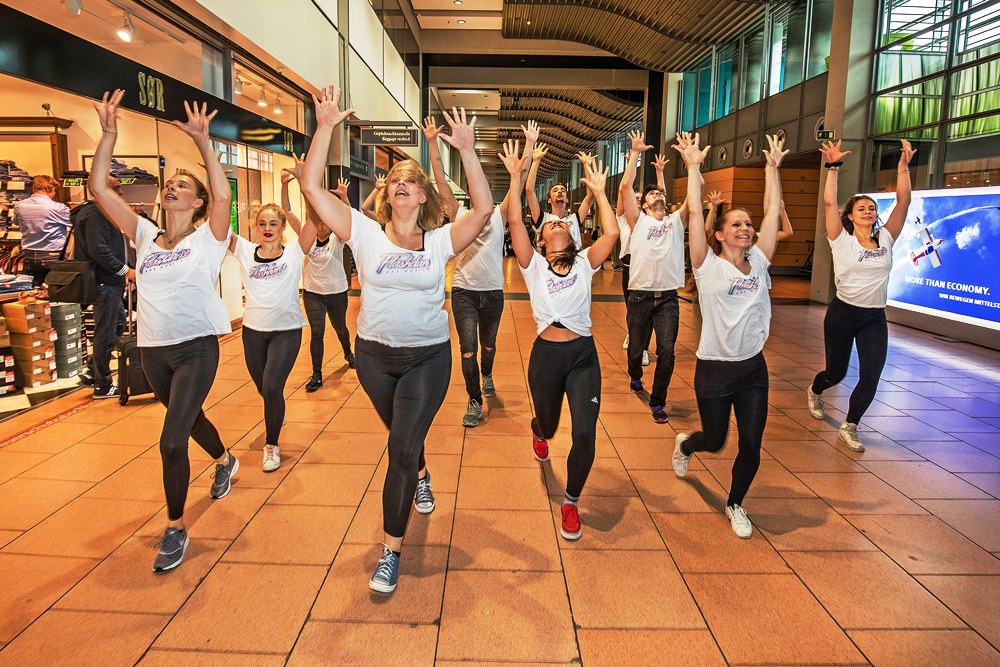 flashdance cast in flash mob at hamburg airport september 2018