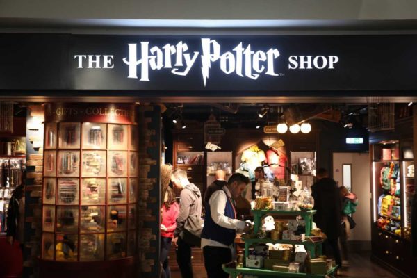 insuficiente virtud terciopelo The Harry Potter Shop opens at London Gatwick North Terminal : The Moodie  Davitt Report -The Moodie Davitt Report