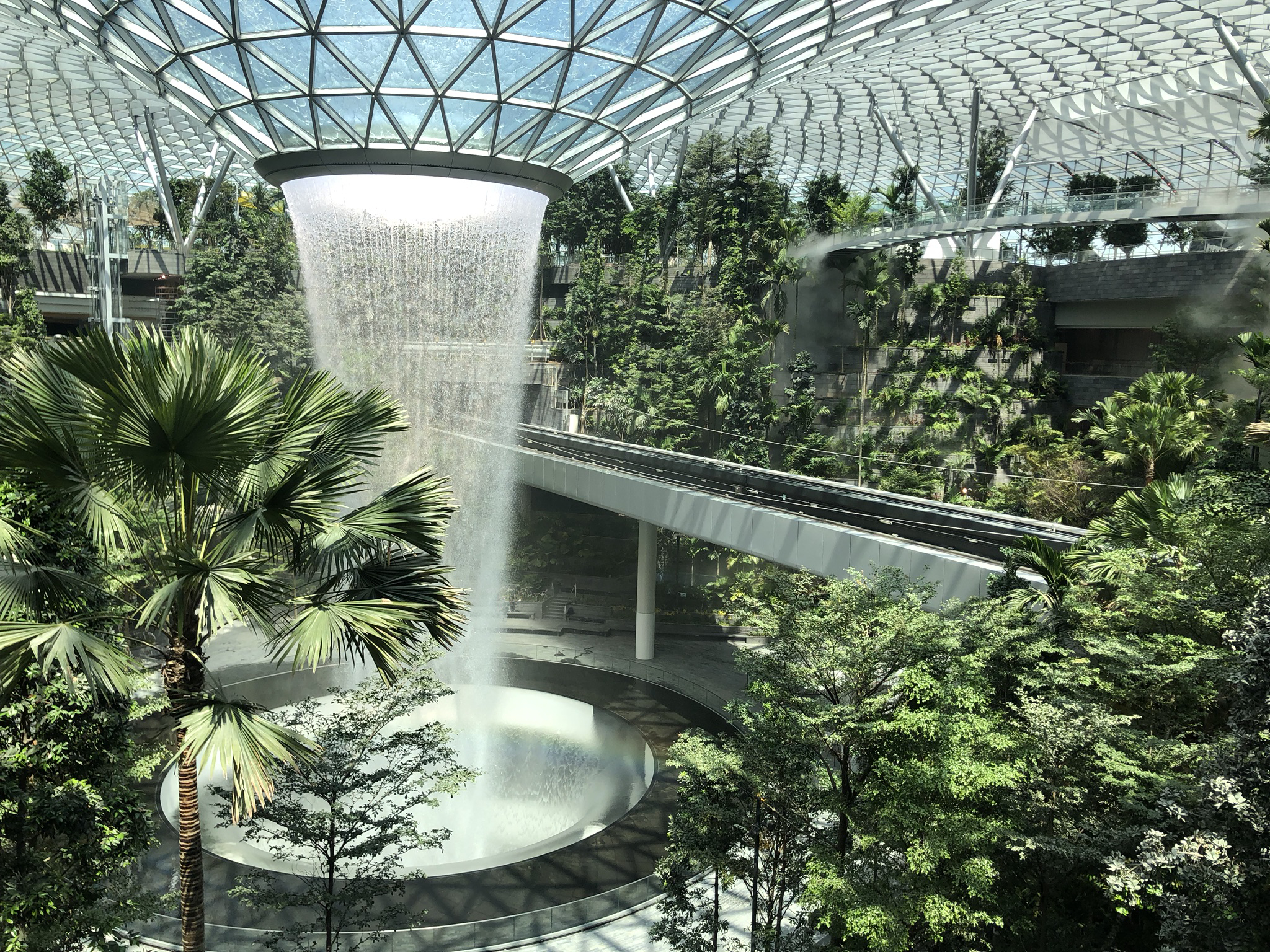 аэропорт в сингапуре (jewel changi airport). аэропорт jewel changi, сингапур. чанги. 2. международный аэропорт чанги сингапур.