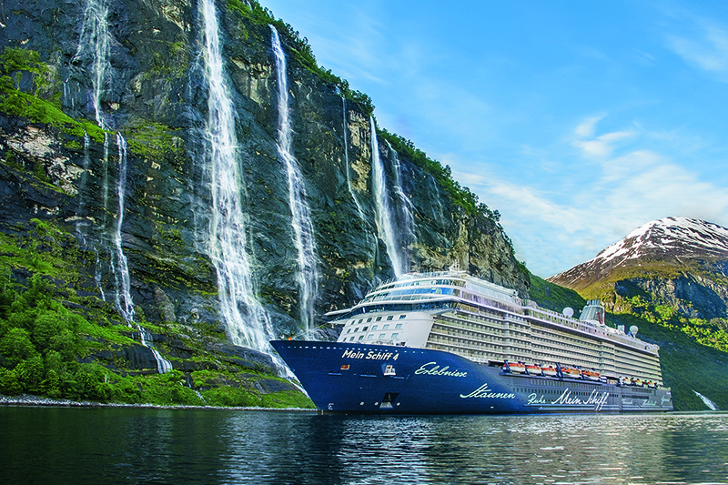 Gebr Heinemann Opens Onboard Mein Schiff 4 And Extends Fleet