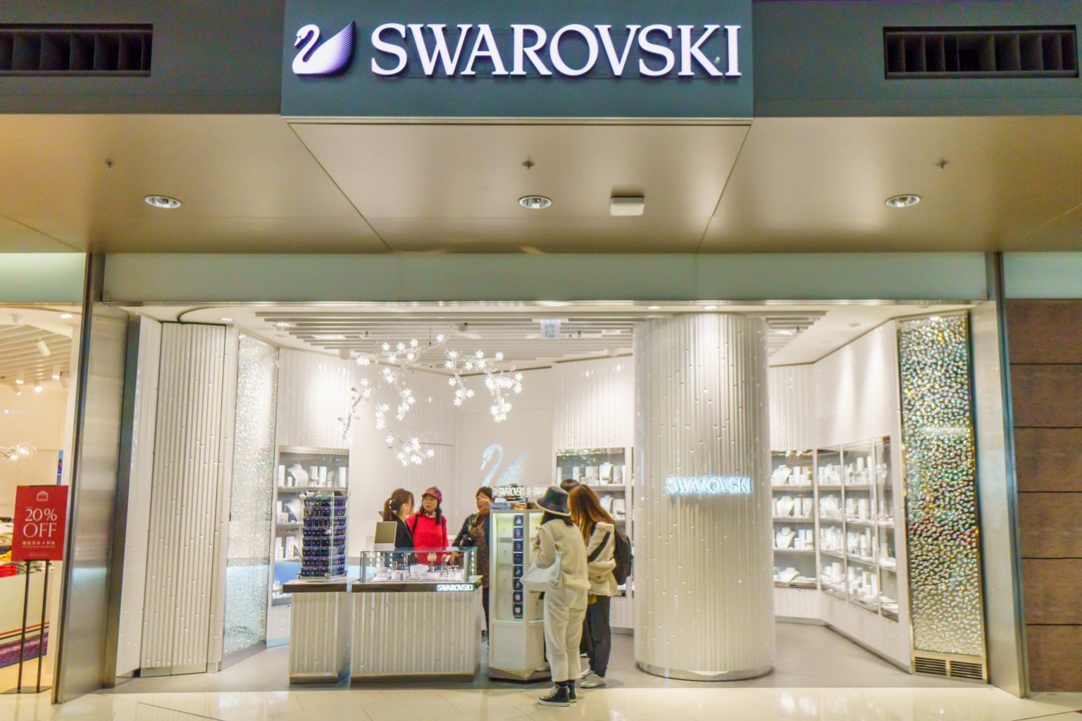 Swarovski and Lagardère Travel Retail sparkle with new store at Hong