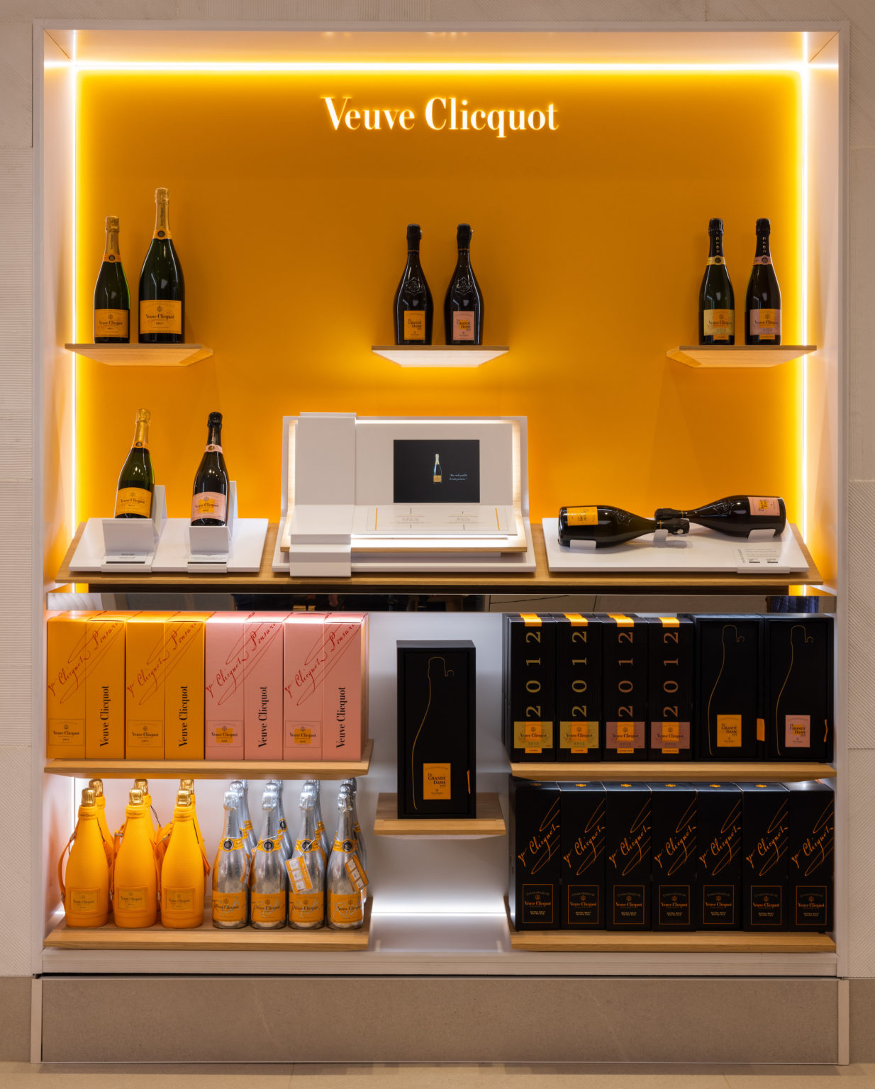 mo-t-hennessy-paris-a-roport-and-lagard-re-travel-retail-launch-new
