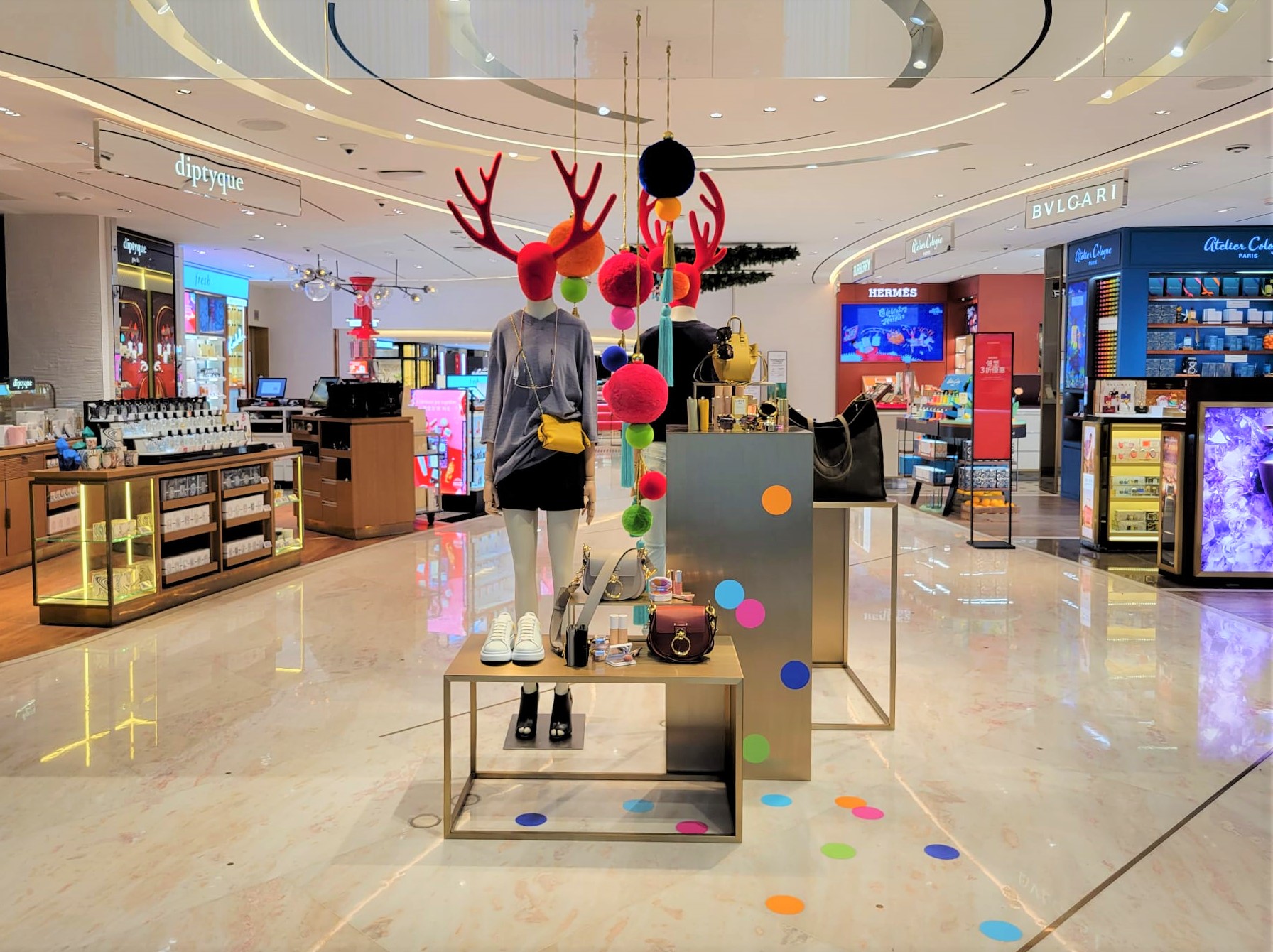 DFS Group launches annual ‘Give Joy’ festive campaign : Moodie Davitt ...